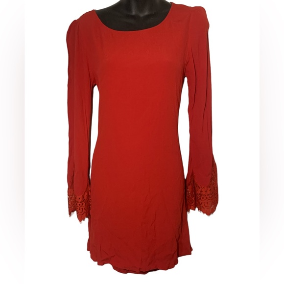 Sportsgirl Dresses & Skirts - Sports girl - elegant long sleeve formal dress with lace inserts on sleeves